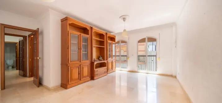 Sale of middle floor apartment in Fuengirola 2