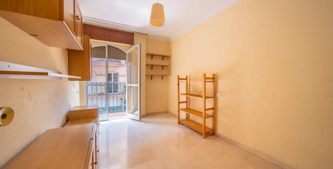 Sale of middle floor apartment in Fuengirola 4