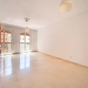 Sale of middle floor apartment in Fuengirola