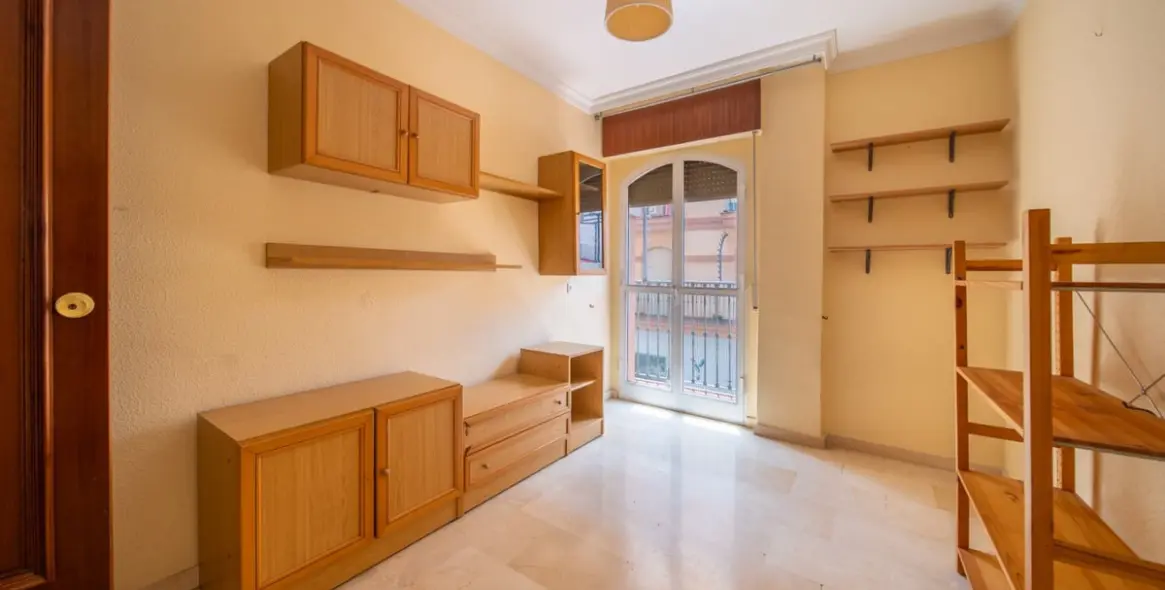Sale of middle floor apartment in Fuengirola 6