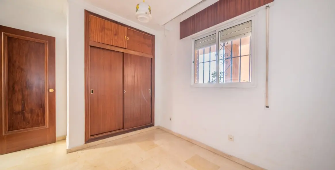 Sale of middle floor apartment in Fuengirola 8