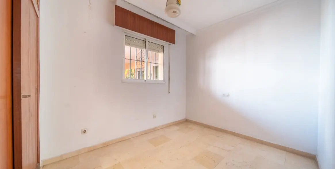 Sale of middle floor apartment in Fuengirola 9
