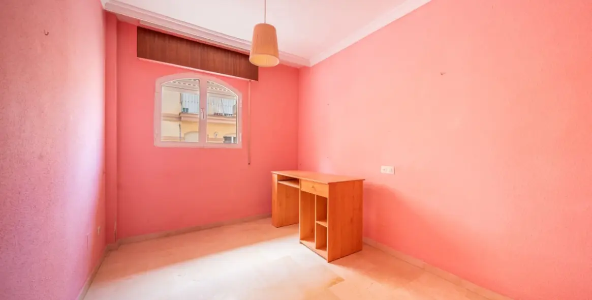 Sale of middle floor apartment in Fuengirola 10