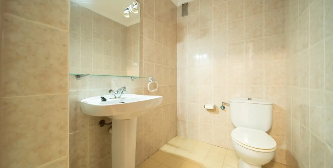 Sale of middle floor apartment in Fuengirola 13