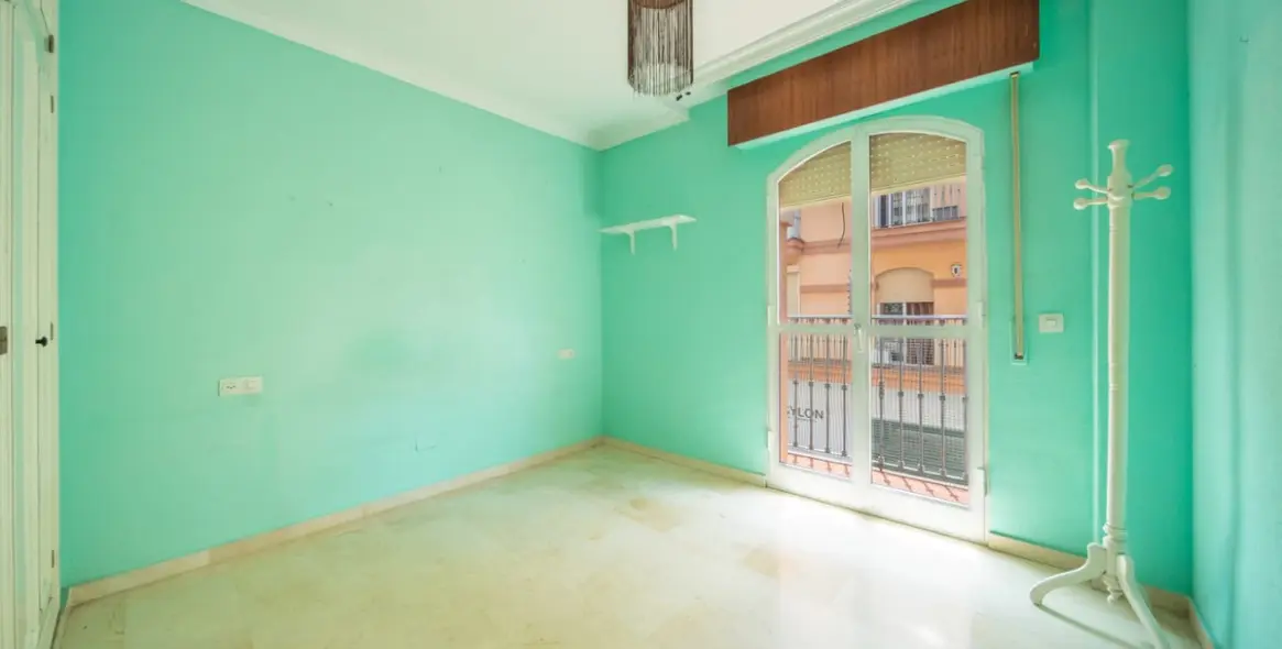 Sale of middle floor apartment in Fuengirola 14