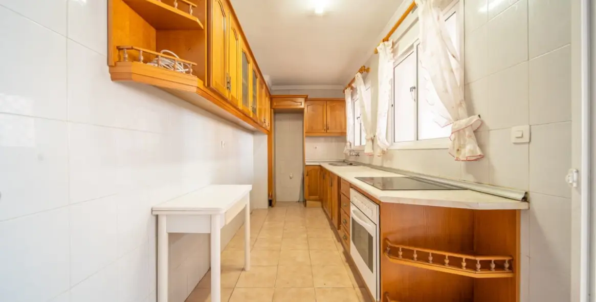 Sale of middle floor apartment in Fuengirola 15