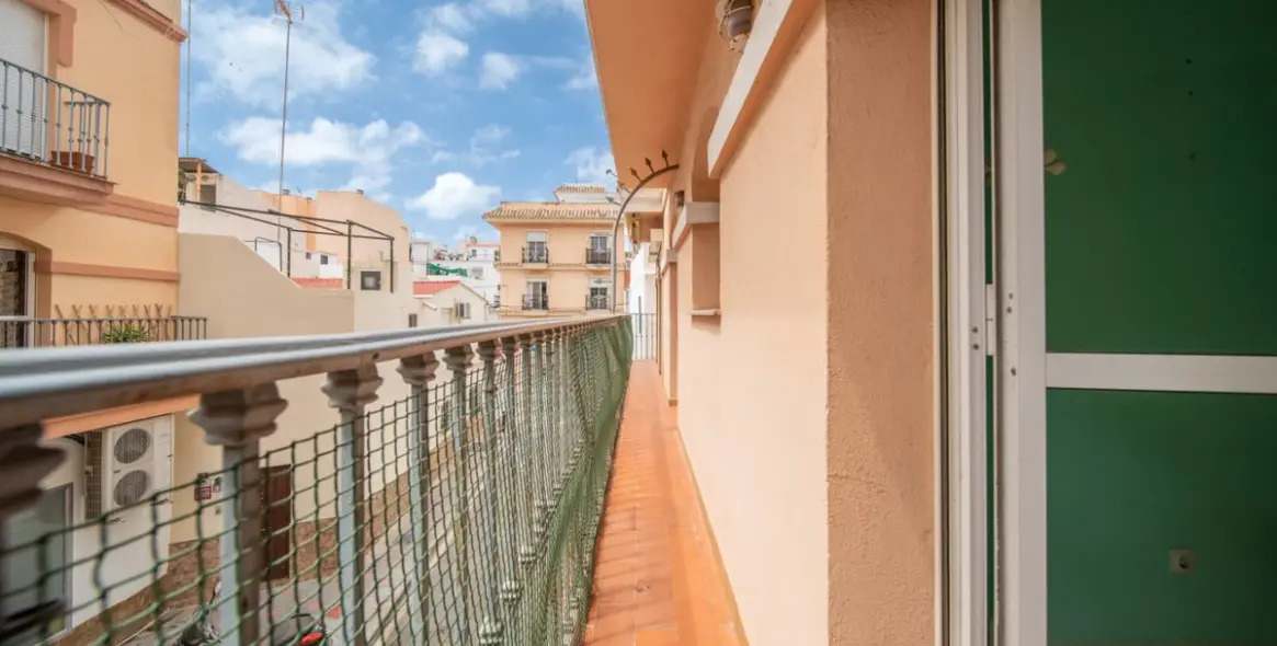 Sale of middle floor apartment in Fuengirola 17