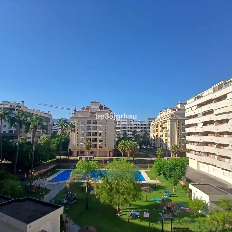 Продажа апартаментов на среднем этаже в Estepona