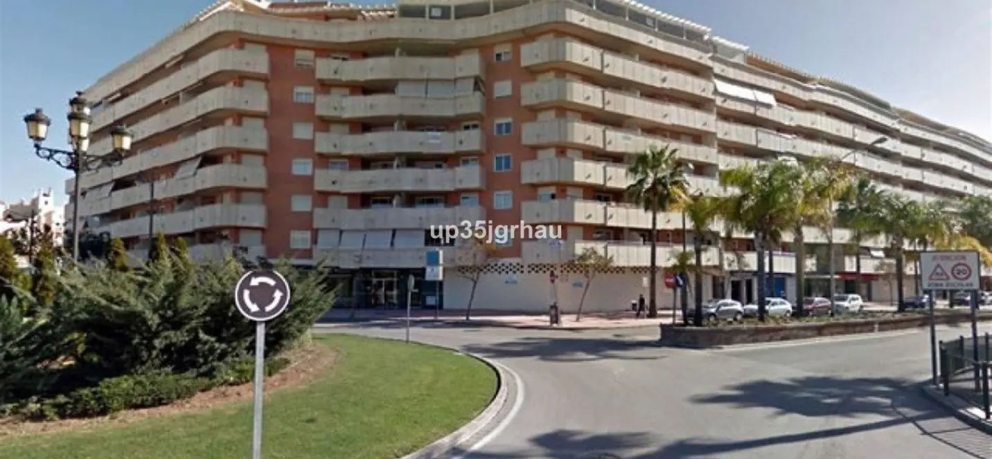 Продажа апартаментов на среднем этаже в Estepona 1