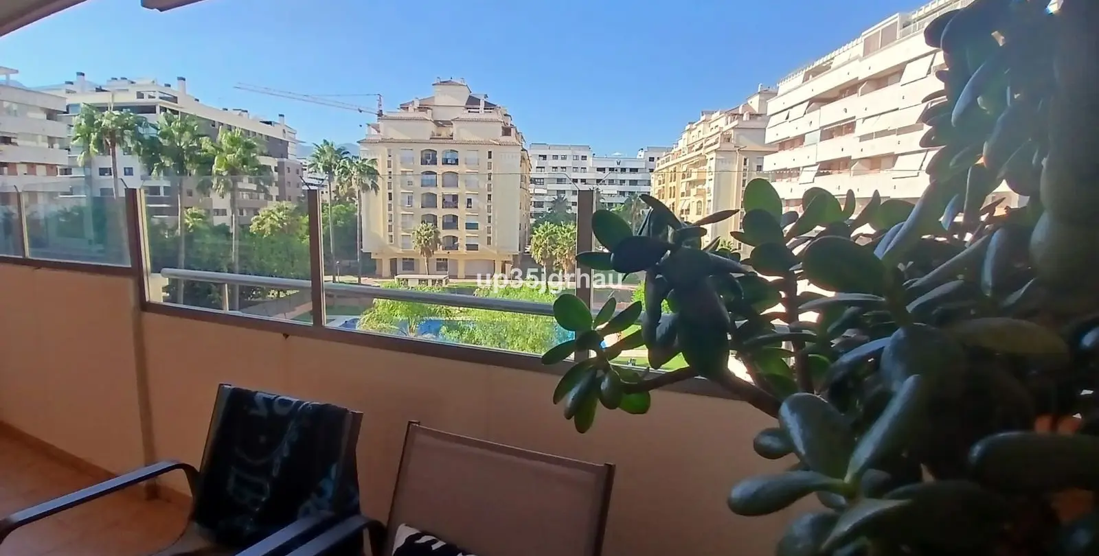 Продажа апартаментов на среднем этаже в Estepona 4