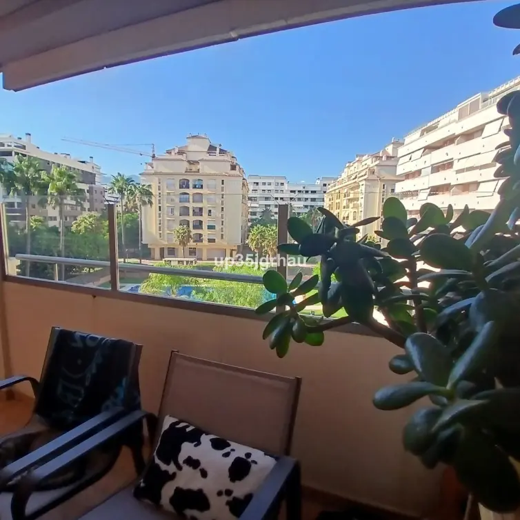 Продажа апартаментов на среднем этаже в Estepona
