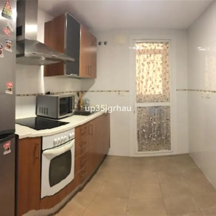 Продажа апартаментов на среднем этаже в Estepona