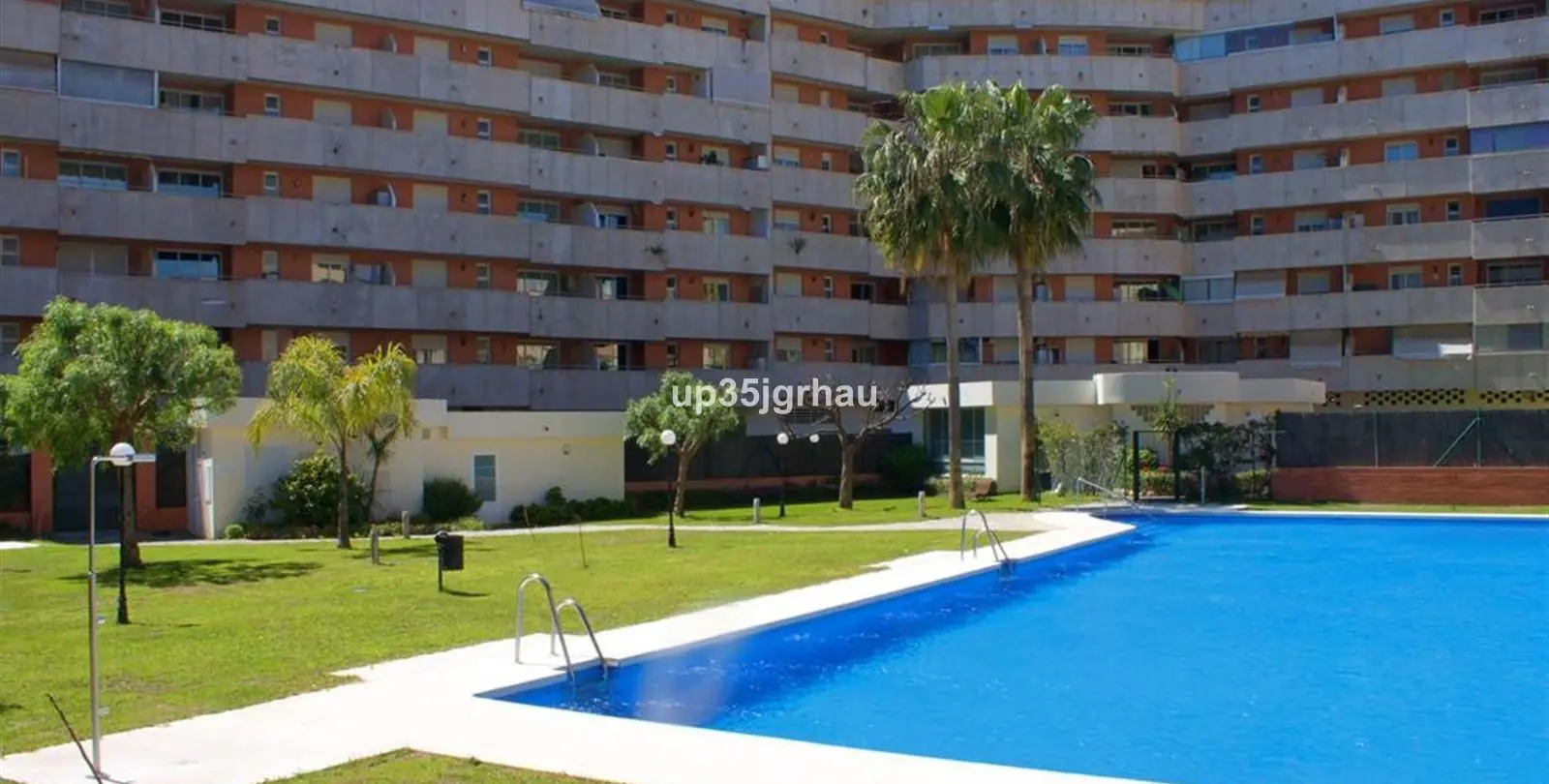 Продажа апартаментов на среднем этаже в Estepona 12
