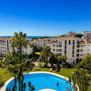 Venta de apartamento en planta media en Calahonda