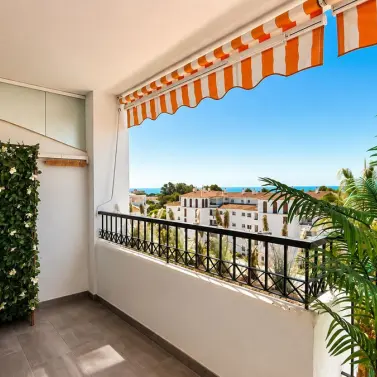 Venta de apartamento en planta media en Calahonda