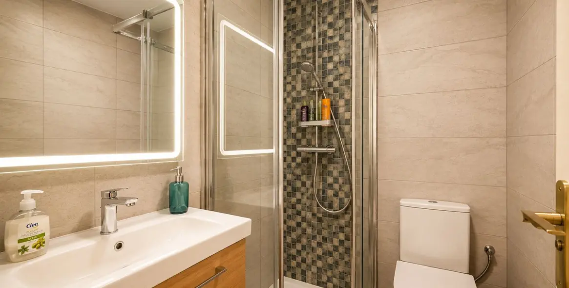 Venta de apartamento en planta media en Calahonda 6