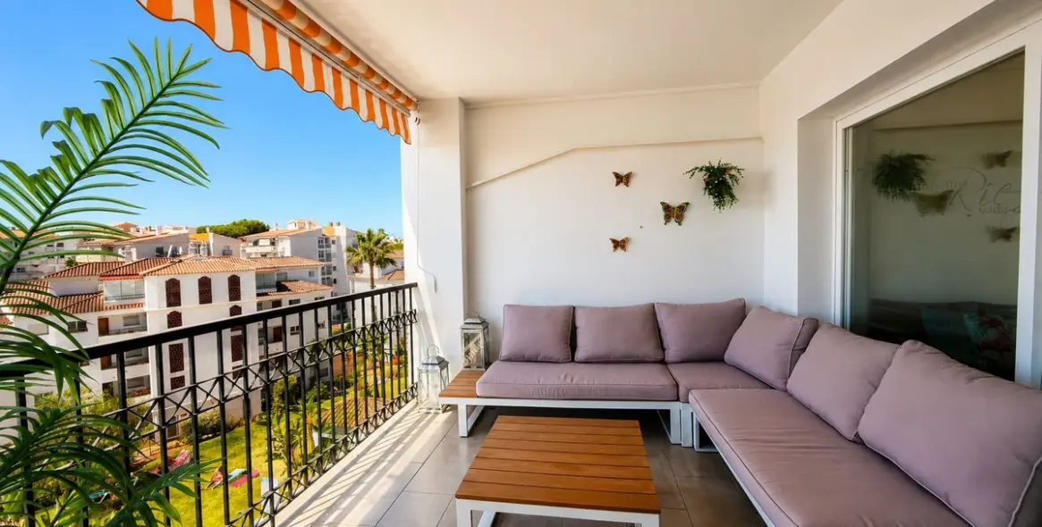 Venta de apartamento en planta media en Calahonda 7
