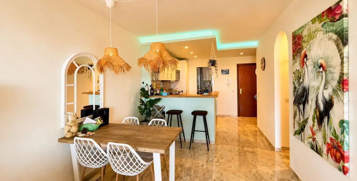 Venta de apartamento en planta media en Calahonda 8