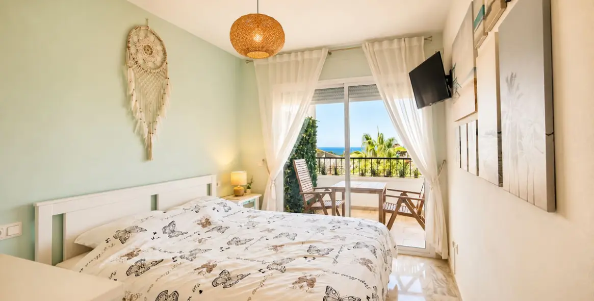 Venta de apartamento en planta media en Calahonda 9
