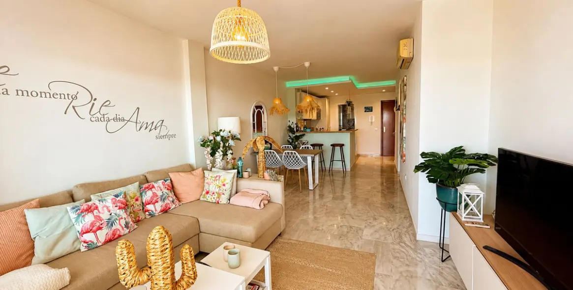 Venta de apartamento en planta media en Calahonda 11