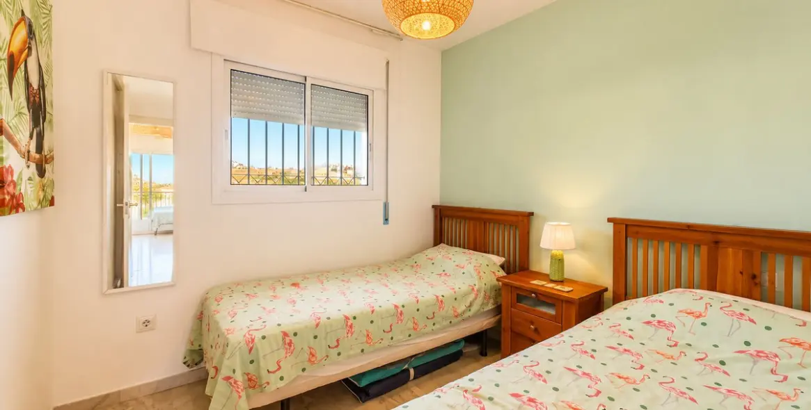 Venta de apartamento en planta media en Calahonda 12