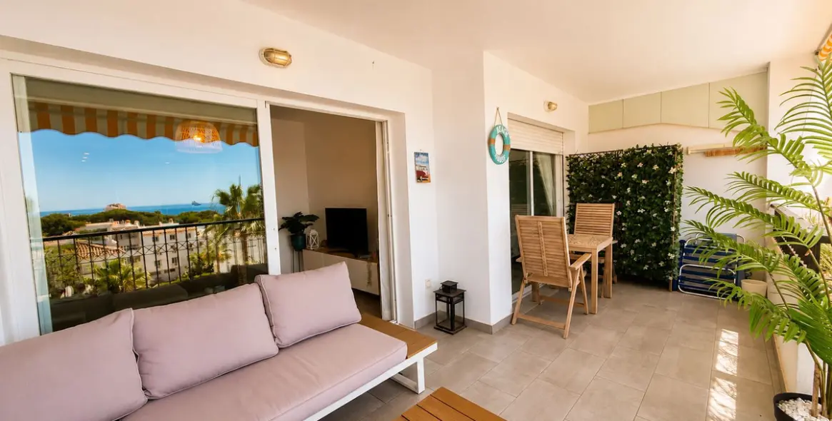 Venta de apartamento en planta media en Calahonda 13
