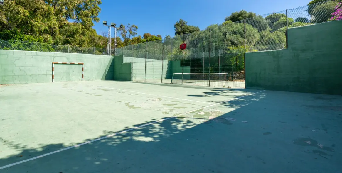 Venta de apartamento en planta media en Calahonda 18