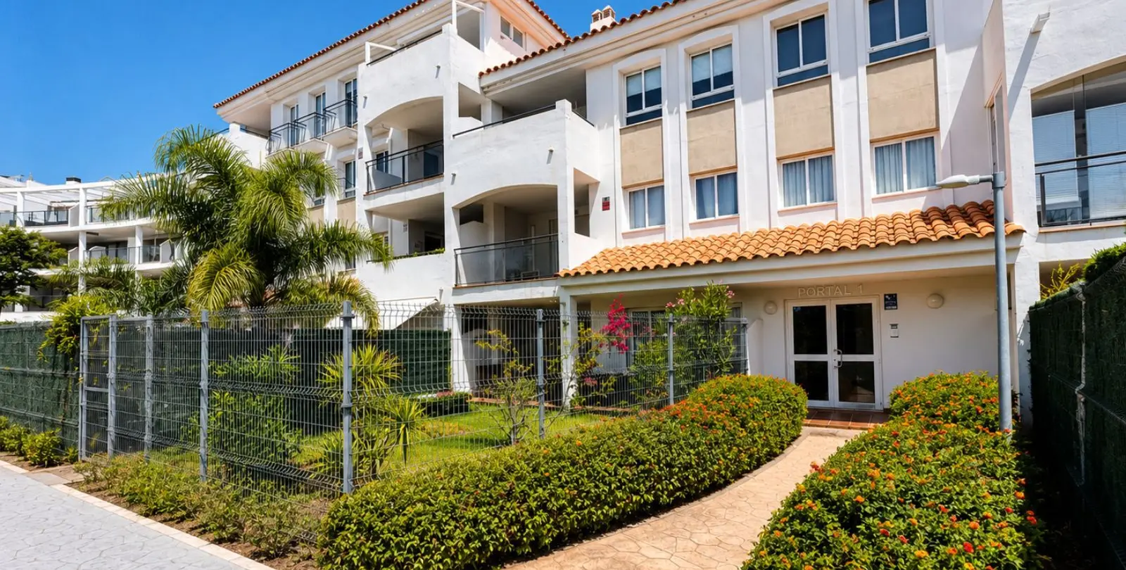 Sale of penthouse duplex in Manilva 23
