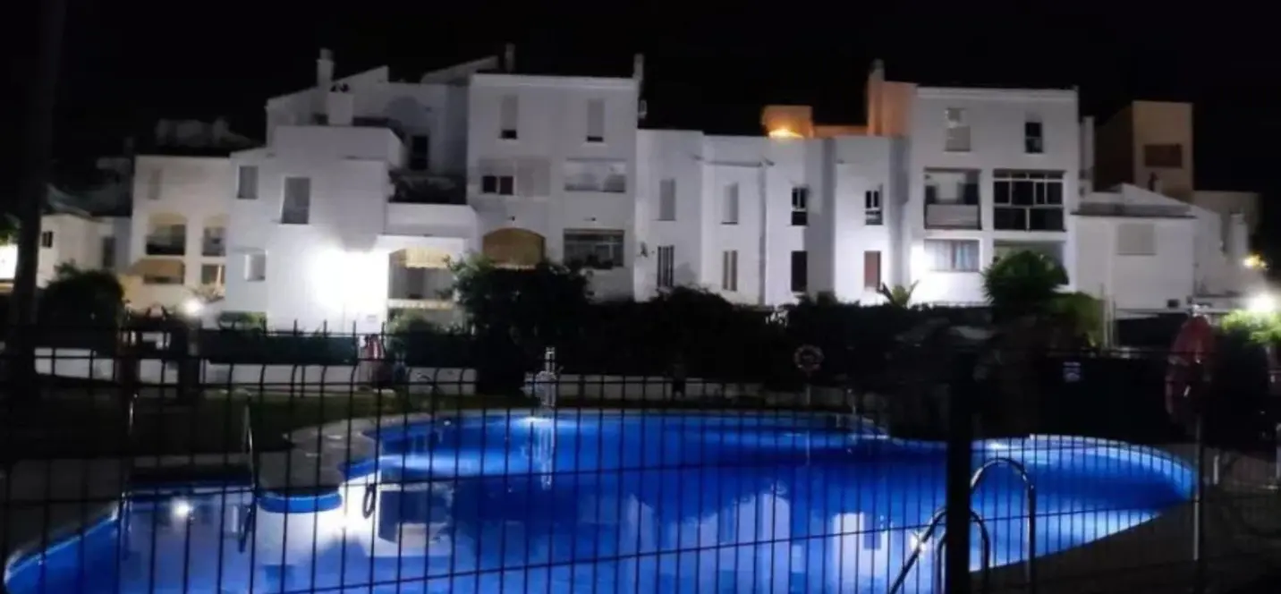 Sale of middle floor apartment in Elviria 1