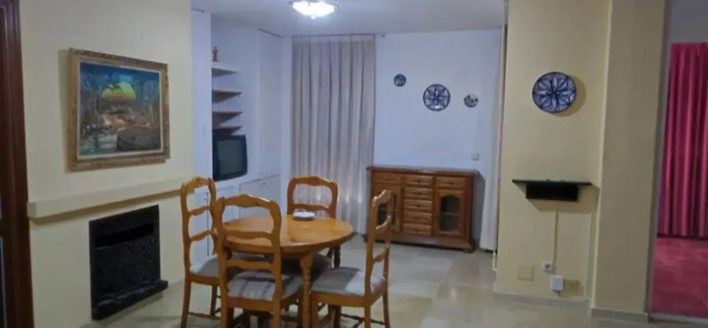 Sale of middle floor apartment in Elviria 2