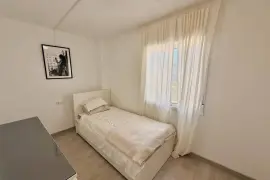 Image 4 thumb