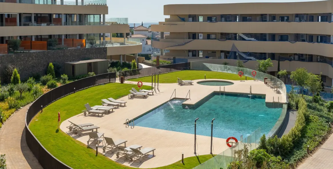 Sale of middle floor apartment in Higueron 2