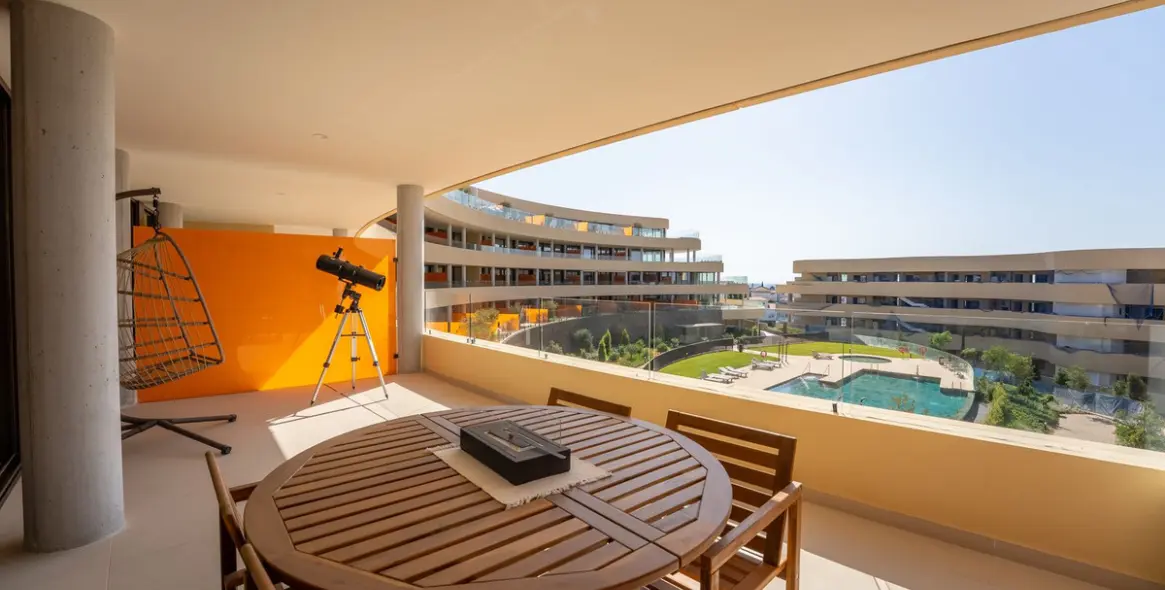 Sale of middle floor apartment in Higueron 8