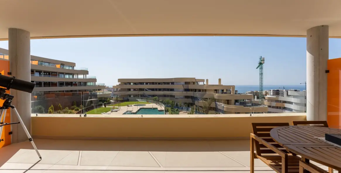 Sale of middle floor apartment in Higueron 9