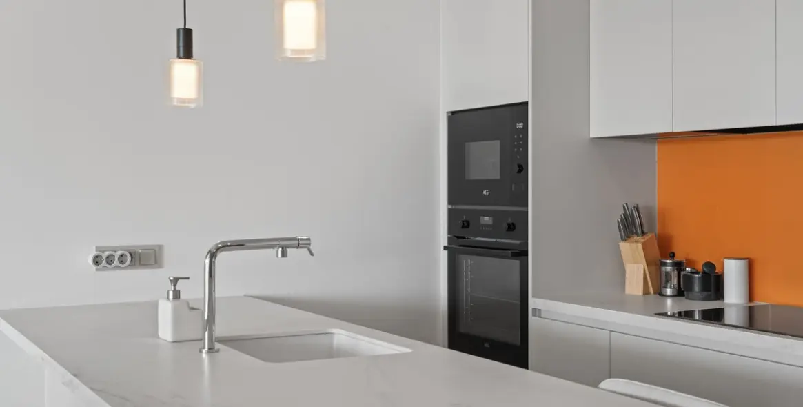 Sale of middle floor apartment in Higueron 22