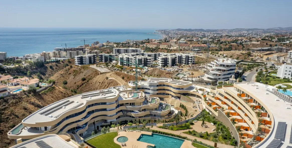 Sale of middle floor apartment in Higueron 25
