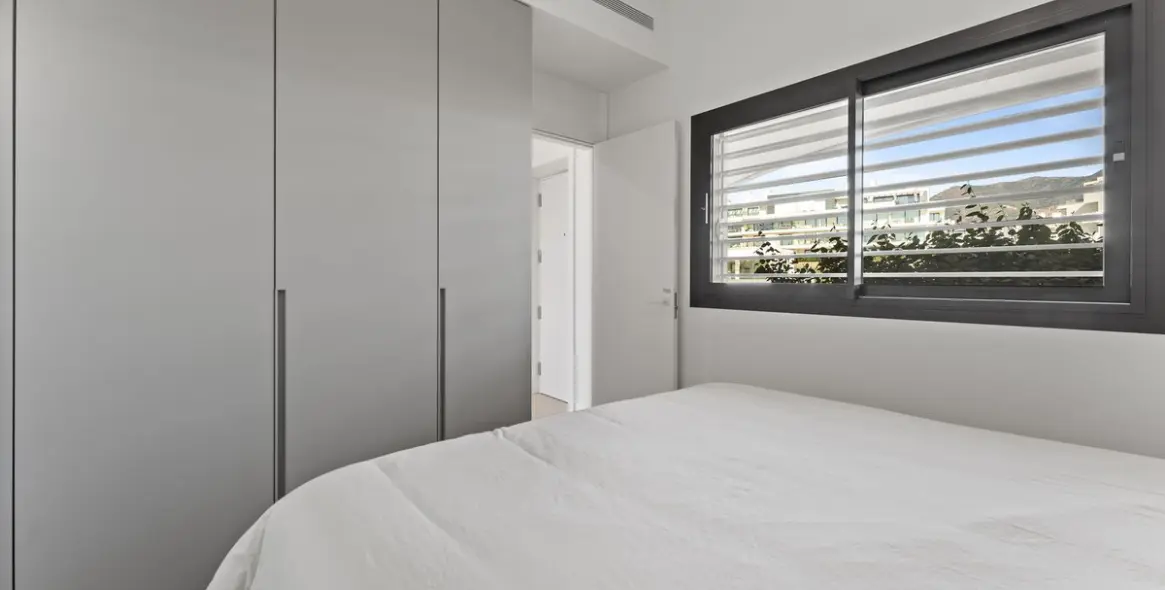 Sale of middle floor apartment in Higueron 27
