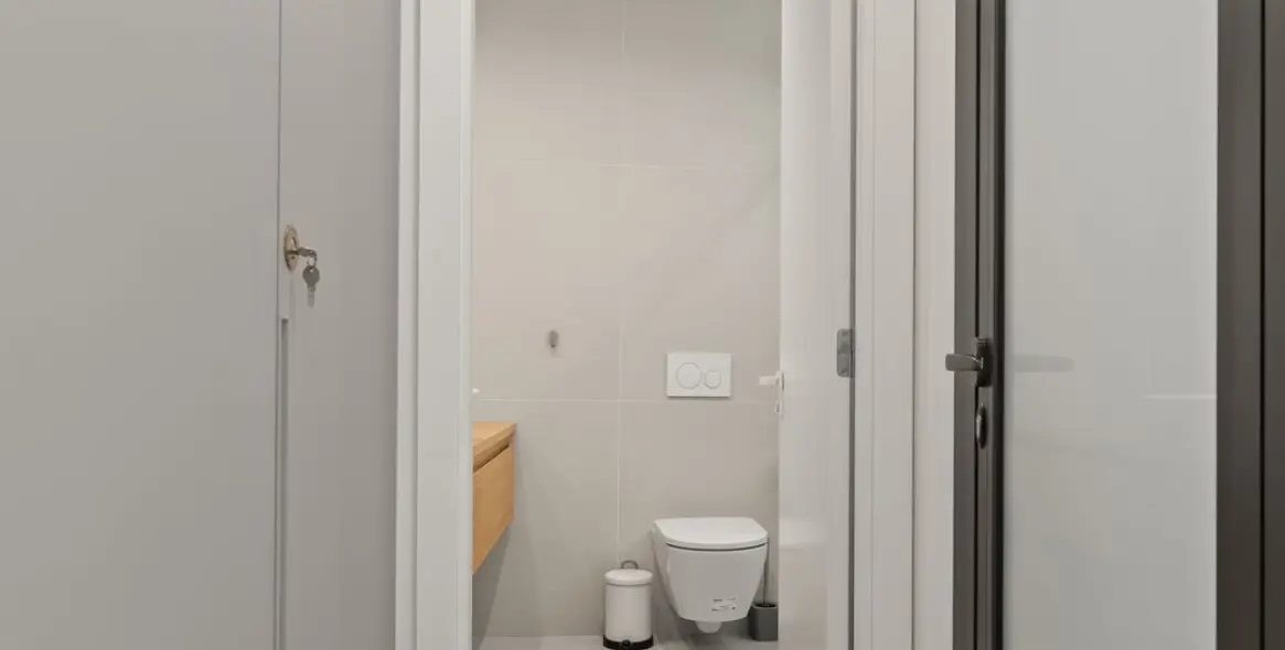 Sale of middle floor apartment in Higueron 28