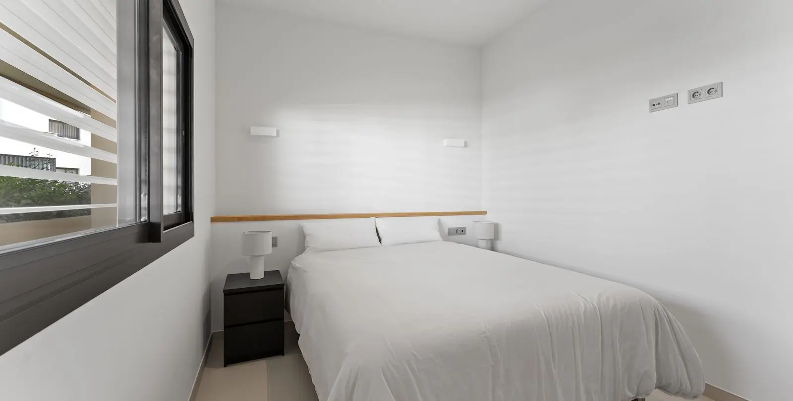 Sale of middle floor apartment in Higueron 26