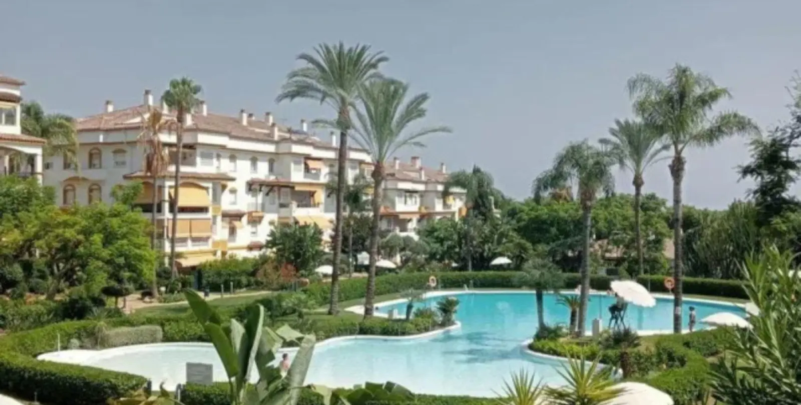 Venta de apartamento en planta media en Marbella 1