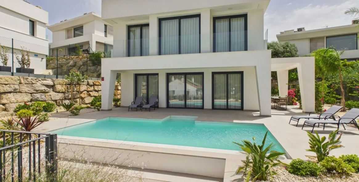 Venta de villa independiente en La Duquesa 1