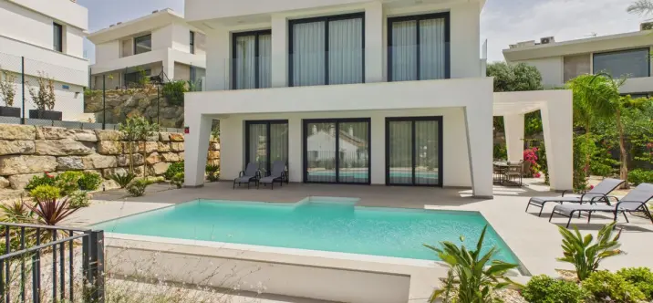 Sale of detached villa in La Duquesa 0
