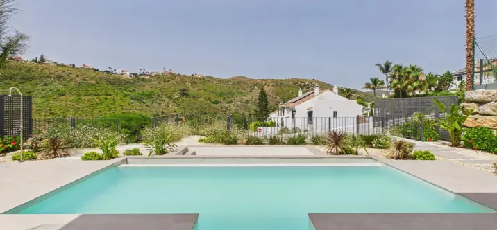Sale of detached villa in La Duquesa 1