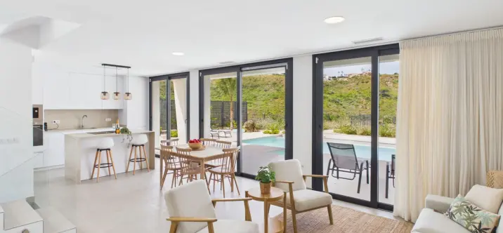 Sale of detached villa in La Duquesa 4