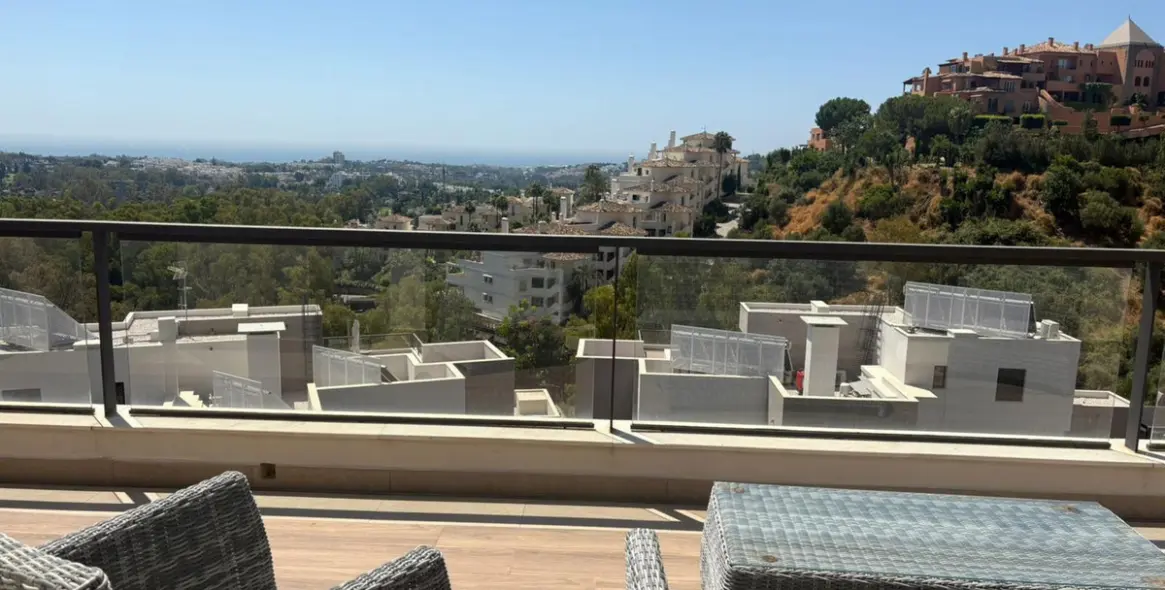 Venta de ático dúplex en Nueva Andalucía 10