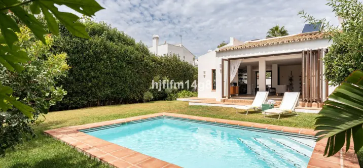 Sale of detached villa in Estepona 0