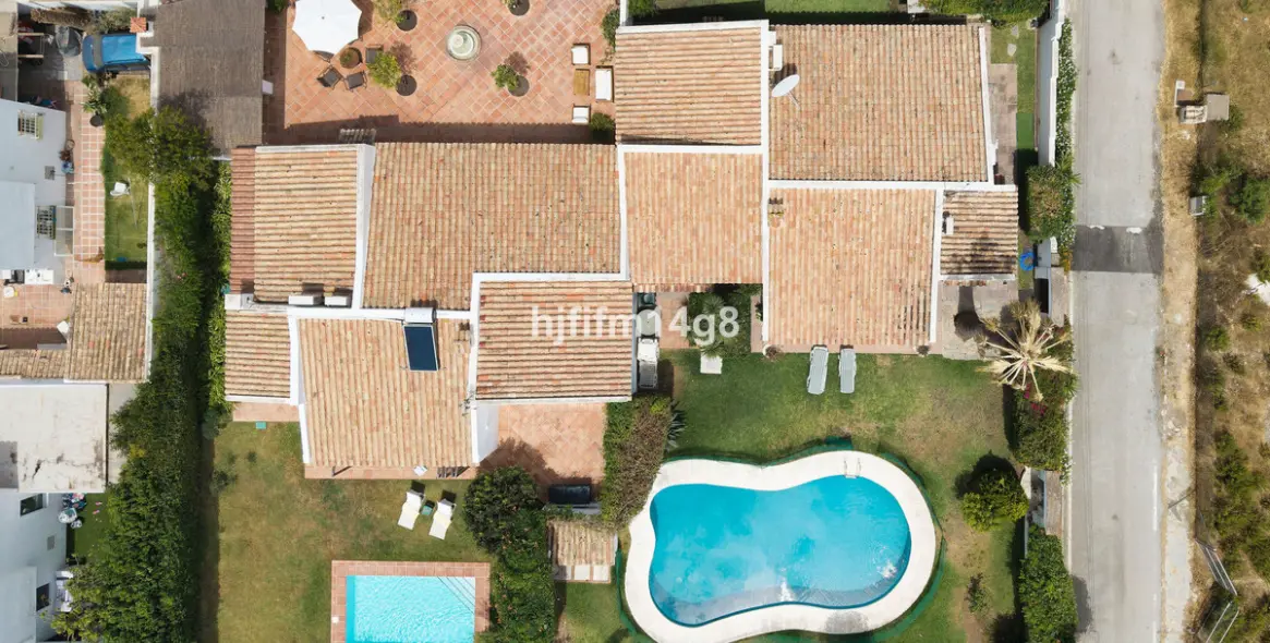 Venta de villa independiente en Estepona 2