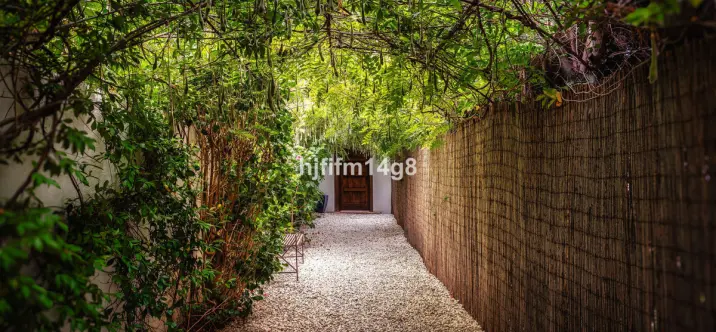 Sale of detached villa in Estepona 2