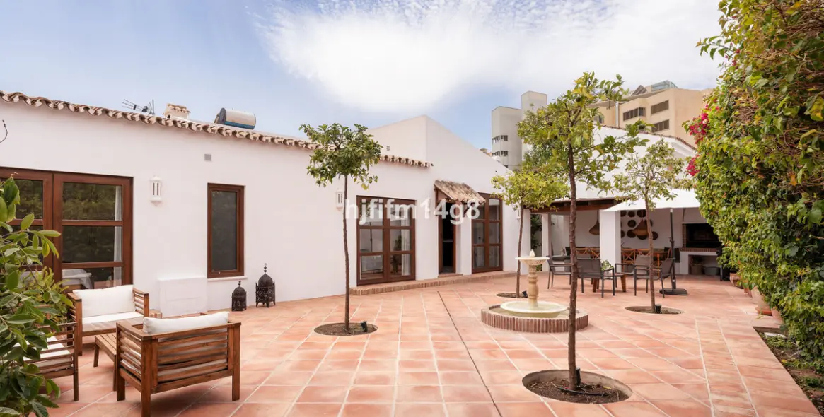 Venta de villa independiente en Estepona 4
