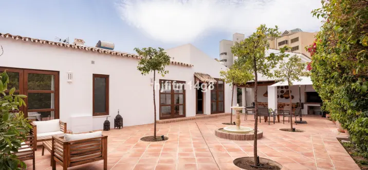 Sale of detached villa in Estepona 3